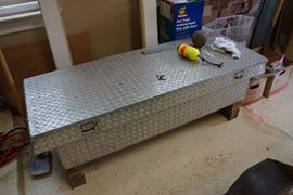 Truck tool box