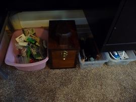 SHOE SHINE KIT, BRUSHES, SHOE LACES