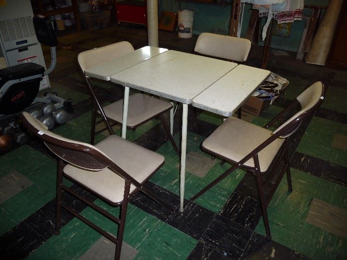 SMALL VINTAGE DROP LEAF FORMICA TABLE, 4 FOLDING CHAIRS