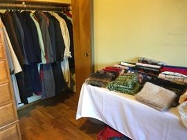 Clothing/Coats/Scarves