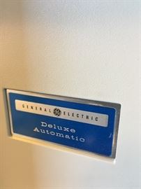 GE Deluxe Automatic Portable Turntable