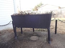 All weather / resin wicker planter