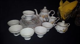 Luncheon Plates with Tea Set