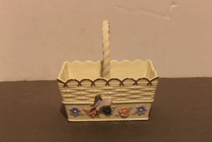 Lenox dedorative ceramic basket in cream with floral motif 6" wide