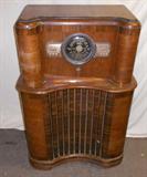 Impressive 1940 Zenith model 8-S-463 console radio all original and mostly complete with a nice wood cabinet definitely a worthy restoration here. 41" tall x 27" wide x 15" deep.
