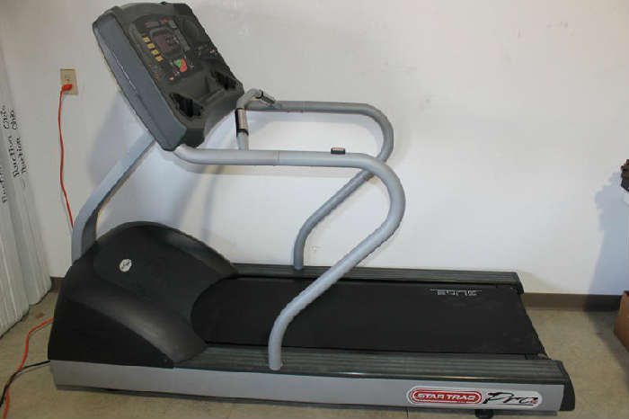 Great Star Trak Pro S Treadmill. Plugged in and works great! Have an incline. This would be a great addition to your home gym!