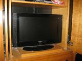 Samsung 26" LCD TV with manual and remote. Tested. Overall 195x29.25.