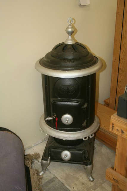 Pot belly parlor stove by Mity Oak in excellent... starts on 6/20/2013