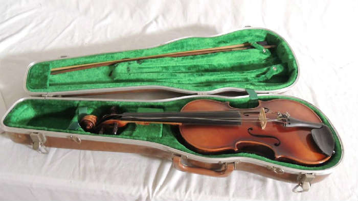 Stratovarius reproduction violin, with case. There is 1 string that has broke. Very nice piece! Measures 23 L.
