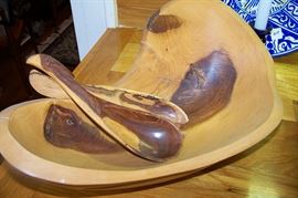 Beautiful wooden bowl with serving pieces