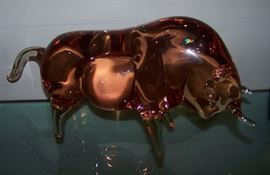 This is a wonderful Murano glass bull signed by the artist, Gino Cenedese.   