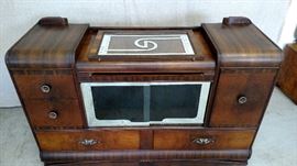 Art Deco bar with serving tray.