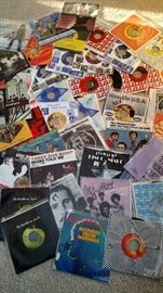 100's of 45 rpm records