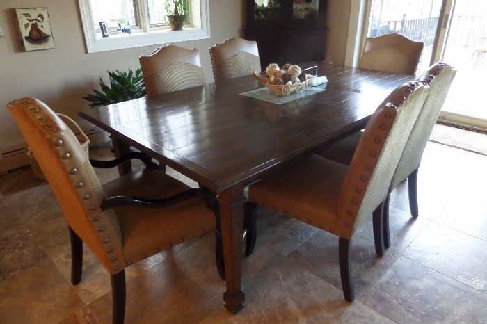 FANTASTIC SOLID WOOD TABLE (W/2 LEAVES) 8 LEATHER NAILHEAD CHAIRS(2 ARM)
