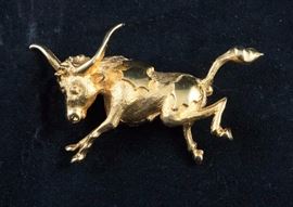 De Nicola bull brooch