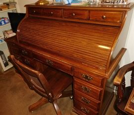Large roll top desk