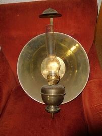 Brass oil lamp with reflector 