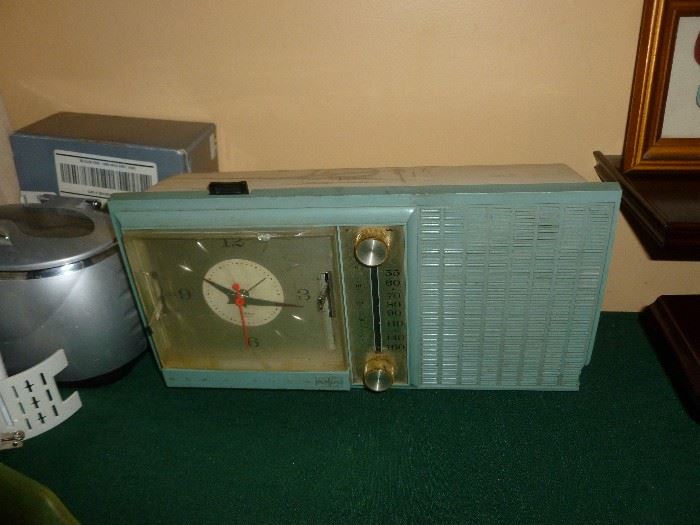 Vintage clock radio