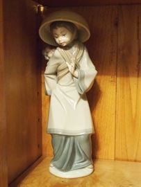Lot 77: A Lladro porcelain figure group. A mother carrying child on her back, entitled "My Precious Bundle", number 5123. Good condition. 10 1/2" high. ESTIMATE $100-200