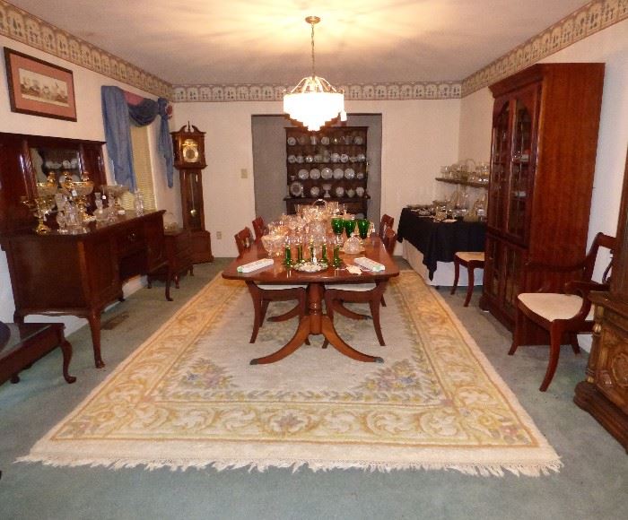 Mahogany Duncan Phyfe style dining table with 6 Lyre-back chairs