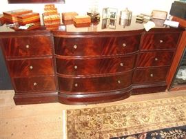 Fine Baker mahogany dresser
