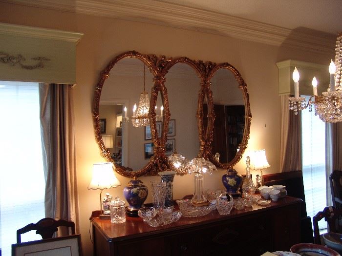 Buffet with tri mirror