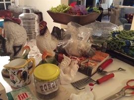 Chicken items & various vintage kitchen utensils