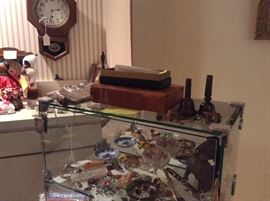 Front table items