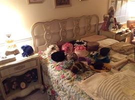Vintage hats & linens