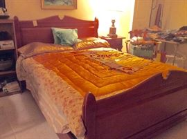Gorgeous vintage Maple bed 