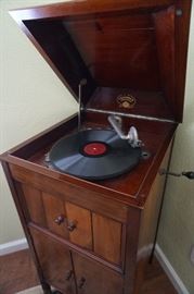 Columbia Grafonola Phonograph from the 1900's, works great, many 78's