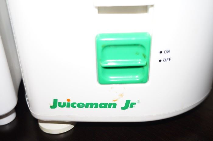 THE JUICEMAN JR AUTOMATIC FRUIT / JUICE EXTRACTOR 