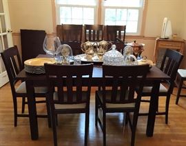 Dining Room Table with Leaf and 6 chairs