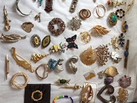 Great selection of decorative pins