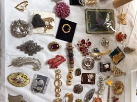 Great selection of decorative pins