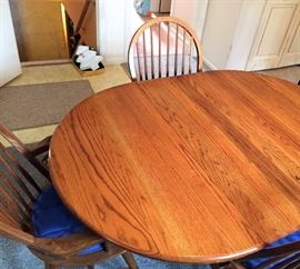 Oval Table with 4 chairs