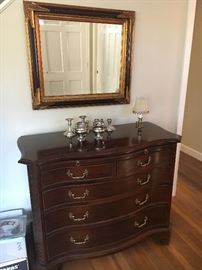 Love this little foyer piece - Plenty of storage and in beautiful condition.