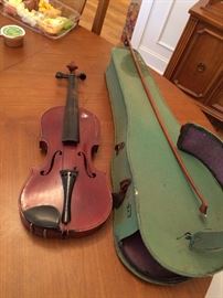 Violin Czechoslovakia label $75