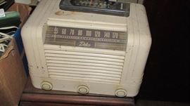 Delco Mid Cent. Modern Radio