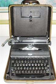 Vintage Royal portable typewriter in case