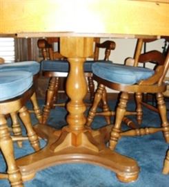 Pedestal Dining Room Suit table and 6 cushioned chairs