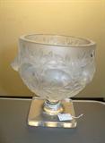 Lot 65 - Lalique Chickadee Frosted Vase
