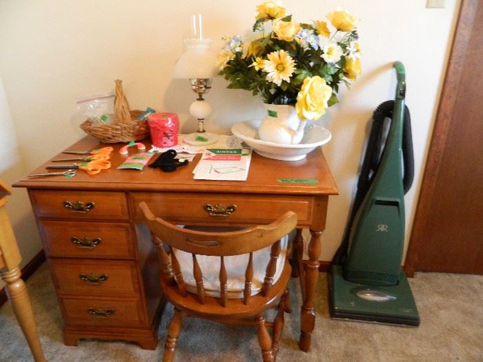 Desk with matching chair & miscellaneous items