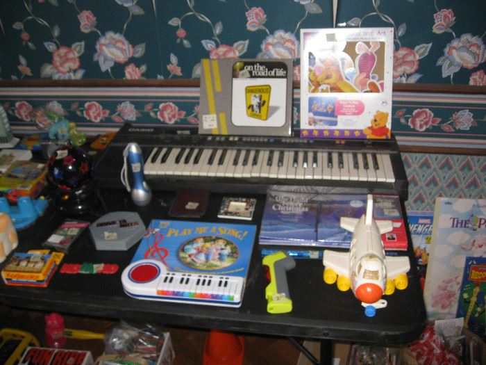 Table top keyboard toys etc
