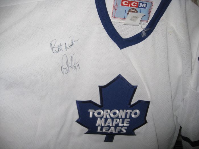 Doug Gilmour #93 signed Toronto Maple Leafs shirt
