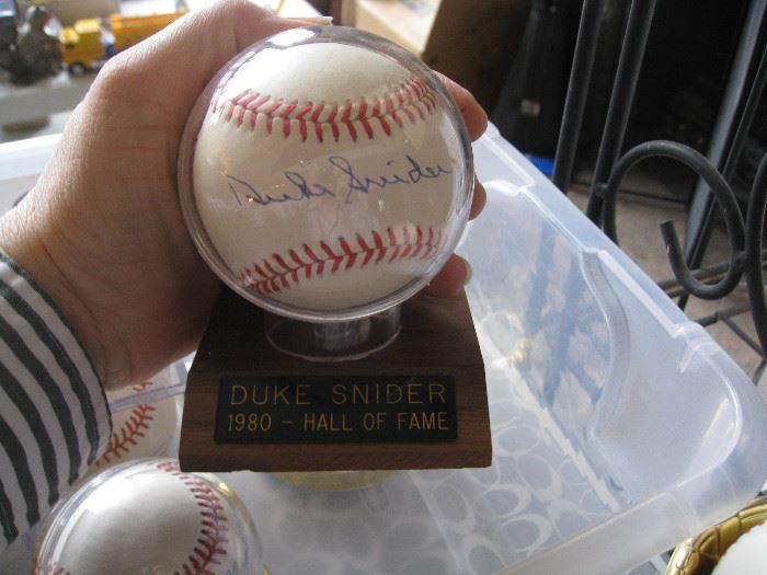 Duke Snider signed baseball