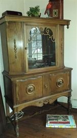 Beautiful cabinet/hutch
