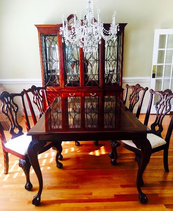 Thomasville Chippendale Mahogany DR Table with inlaid wood and two leafs, gorgeous!!! 