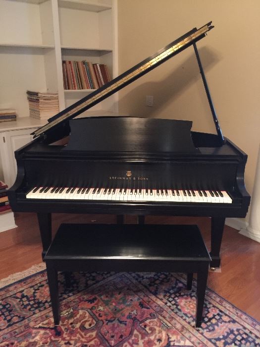 Steinway & Sons Grand Piano M-MODEL ( PERFECTLY TUNED)!!!