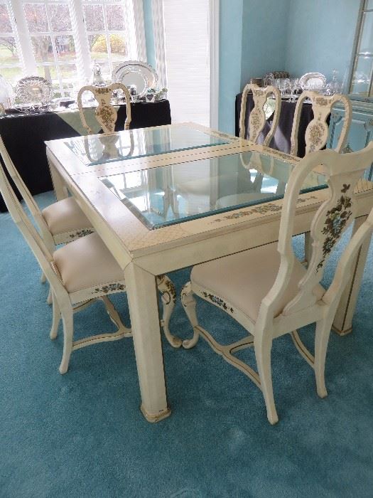 GLASS INSERT TOP DINING TABLE  / 8 QUEEN ANNE CHAIRS WITH HAND PAINTED ACCENTS				
UNION NATIONAL FURNITURE	(shone without leaf)